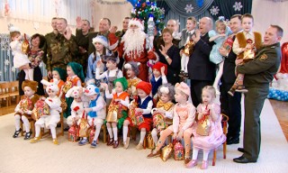 Представители командования ВВС и войск ПВО посетили Ждановичский детдом