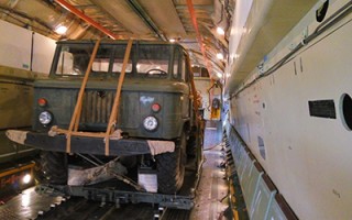 Белорусские военные успешно выполнили десантирование техники из самолета ИЛ-76