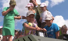 Дети в гостях у десантников