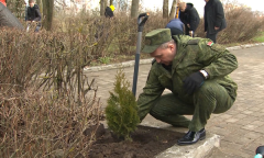 Министр обороны Виктор Хренин принял участие в субботнике