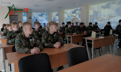 Воспитанники военно-патриотического лагеря в гостях у авиаторов