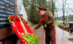 Возложение цветов к мемориальному комплексу жертвам фашизма